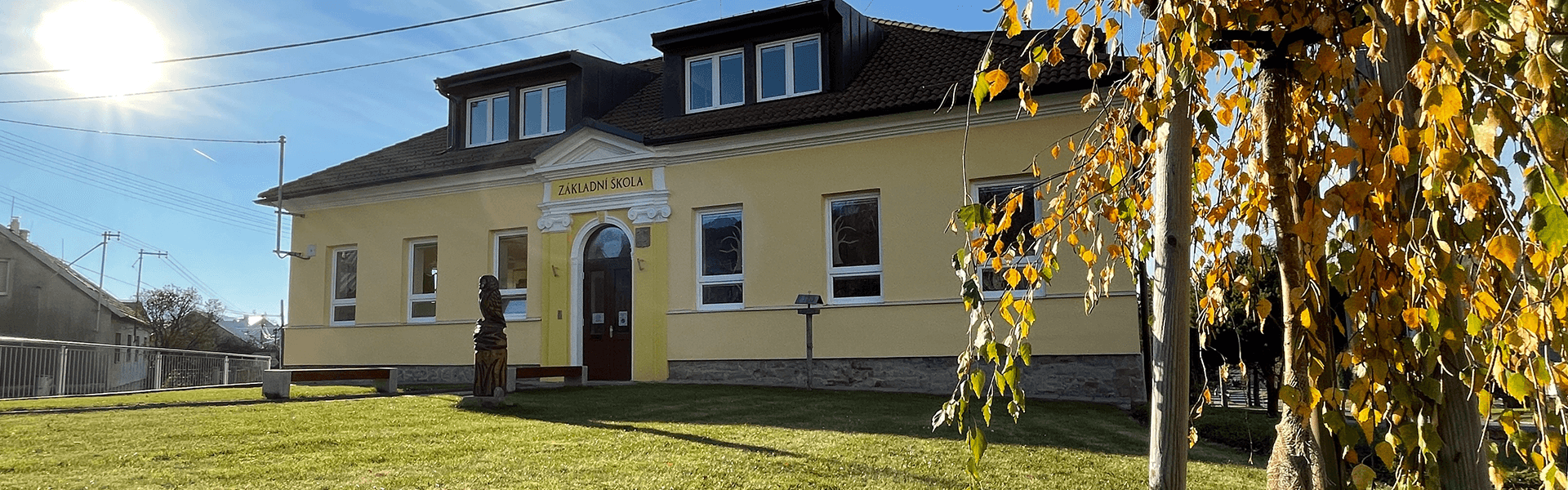 fotka školy z čelní strany