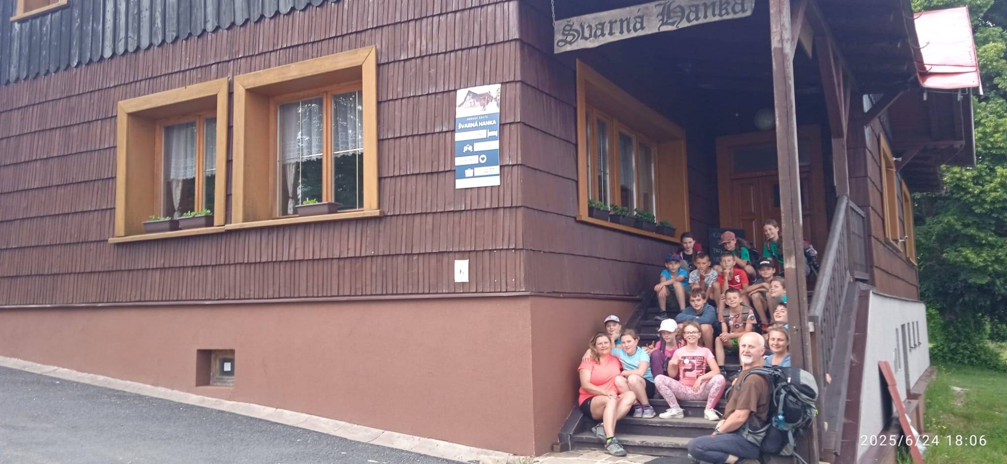 Fotka u ping pongového stolu